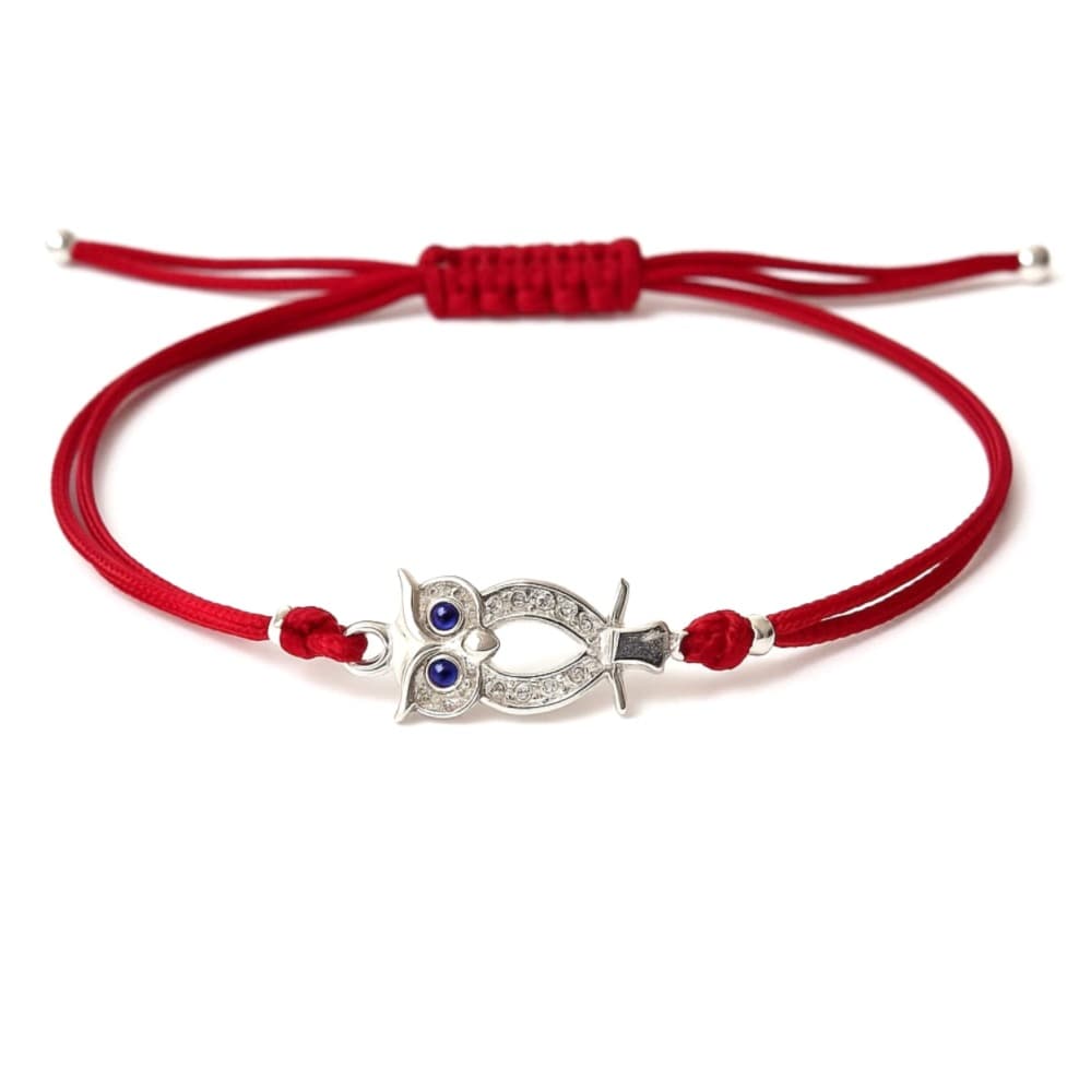 Гривна с червен конец и талисман бухал